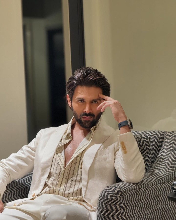 Isn't he soo handsome?