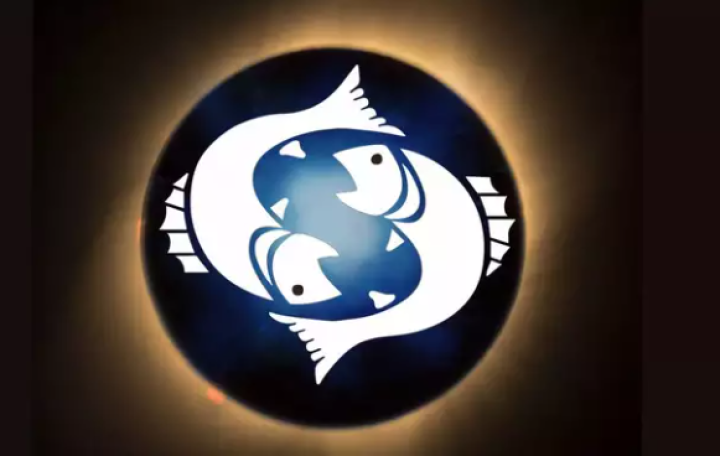 ಮೀನ: ರಿಯಲ್ ಎಸ್ಟೇಟ್ ಗೆ ಸಂಬಂಽಸಿದ ಕ್ಷೇತ್ರಗಳಲ್ಲಿ ಉತ್ತಮ ಲಾಭ ಇರುತ್ತದೆ.