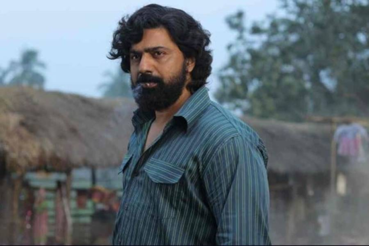 রাত দুটোয় বাংলা ছবির প্রথম শো! সৌজন্যে দেবের ‘খাদান’।  প্রথম শো হাউসফুল!