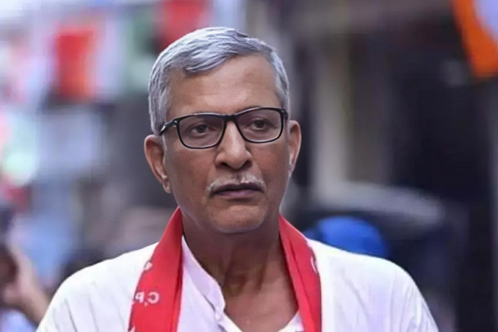 তন্ময় ভট্টাচার্যকে দল থেকে ছয় মাসের জন্য সাসপেন্ড করার পথে এগোচ্ছে সিপিএম। বুধবার রাজ্য সম্পাদকমণ্ডলীর বৈঠকেই এ বিষয়ে সিদ্ধান্ত নেওয়া হয়েছে। এ বার রাজ্য কমিটির বৈঠকে প্রস্তাব পেশ হবে।