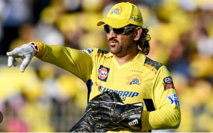 ಭಾರತದ ಪ್ರೀತಿಯ ಕ್ಯಾಪ್ಟನ್‌ ಕೂಲ್‌ ಎಂದೇ ಖ್ಯಾತರಾಗಿರುವ ಎಂ.ಎಸ್.‌ ಧೋನಿ ಇಂದಿಗೂ ಅನೇಕರ ಫೆವರಿಟ್‌ ಕ್ರಿಕೆಟರ್ ‌ಆಗಿ ಇವರಿಗೆ ಕೋಟ್ಯಂತರ ಅಭಿಮಾನಿಗಳಿದ್ದಾರೆ. ಇವರು ಸಾಕಷ್ಟು ಬ್ರಾಂಡ್​ಗಳ ಎಂಡಾರ್ಸ್‌ಮೆಂಟ್ ಮೂಲಕ ಮಾಹಿ ಹಣ ಗಳಿಸುತ್ತಿದ್ದಾರೆ. ಇವರು 2023-24ನೇ ಸಾಲಿನಲ್ಲಿ 38 ಕೋಟಿ ರೂಪಾಯಿ ತೆರಿಗೆ ಪಾವತಿಸಿದ್ದಾರೆ ಎಂದು ವರದಿಯಲ್ಲಿ ತಿಳಿದು ಬಂದಿದೆ.