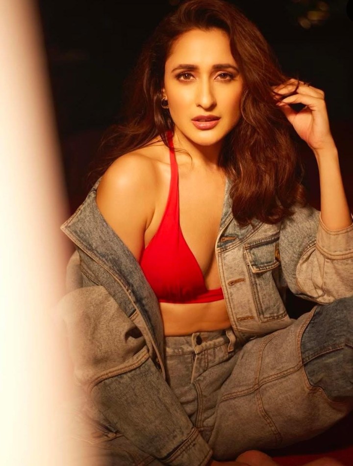 बोल्ड आणि बिनधास्त