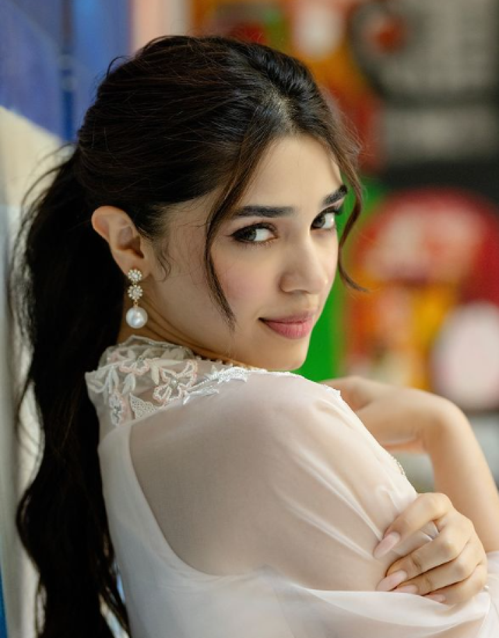 ಕಣ್ಣ ನೋಟದಲ್ಲಿ ನೀ ಕಾಡಬೇಡ ಸಾಜನ