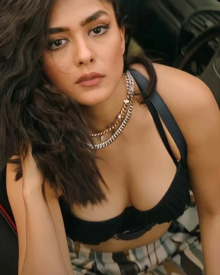 क्या सेक्सी हो तूm ..