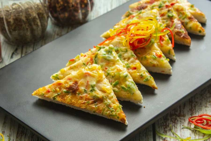 লোভনীয় চিজ টোস্ট।