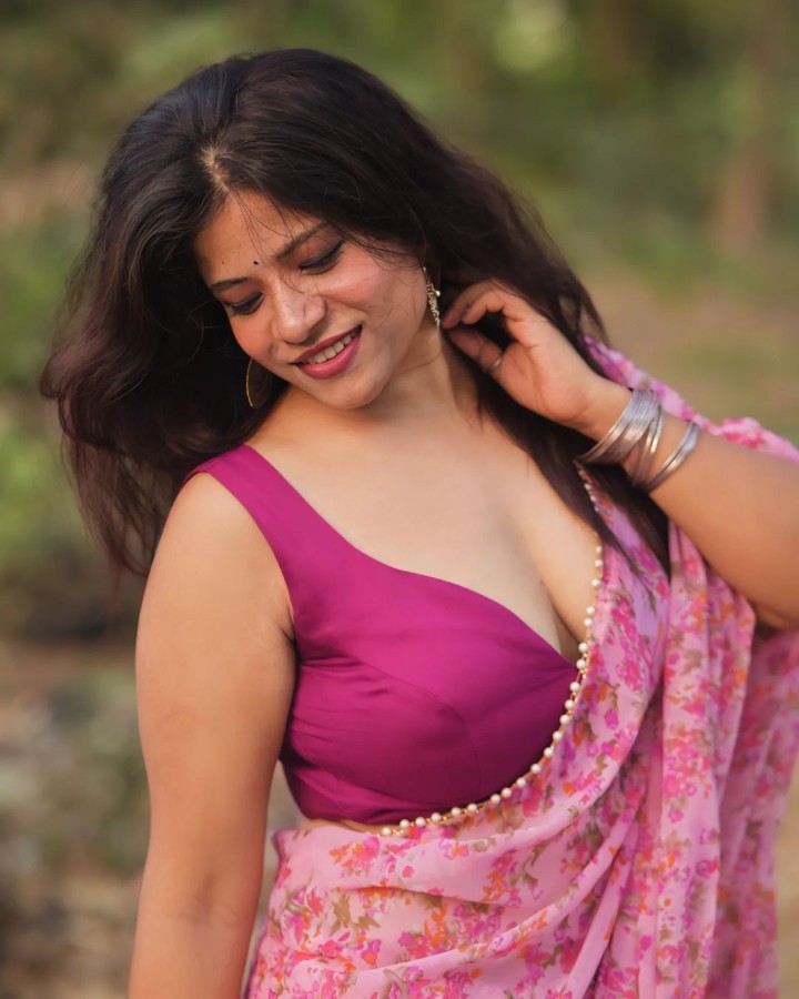 ಈ ಅಂದ  ಚಂದಕೆ ಸಾಟಿ ಯಾರು