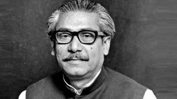 বাংলাদেশ জুড়ে আলোচনার কেন্দ্রে এখন শেখ মুজিবুর রহমানের অন্যতম হত্যাকারী মেজর শরিফুল হক ডালিম, ৫০ বছর পরে যিনি জামায়াত সমর্থক এক সংবাদিককে সাক্ষাৎকার দিয়ে তাঁর কৃতকর্মের জন্য সাফাই দেওয়ার পাশাপাশি হাসিনা-বিরোধী অভ্যুত্থানকে স্বাগত জানিয়েছেন।
