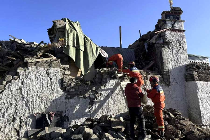 তিব্বতের ভূমিকম্পে মৃতের সংখ্যা বেড়ে দাঁড়াল ১২৬। সংবাদ সংস্থা পিটিআই জানাচ্ছে, আহত অবস্থায় উদ্ধার করা হয়েছে ১৮৮ জনকে