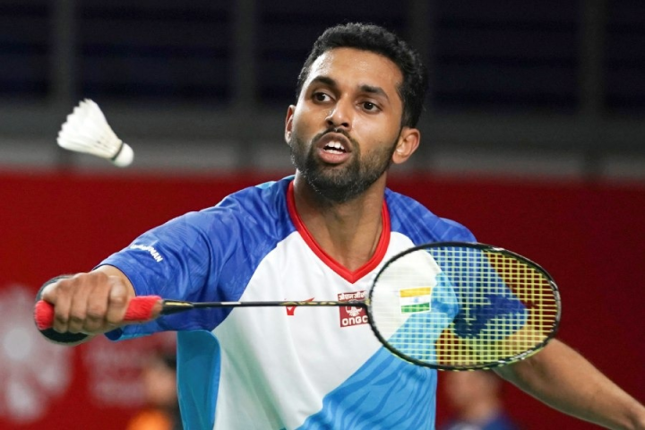 শুরু হয়েছে মালয়েশিয়া ওপেন। কিন্তু প্রথম দিনেই থমকে গেল বহু ম্যাচ। ছাদ দিয়ে জল পড়ছে। যে কারণে ম্যাচ থামিয়ে দিতে বাধ্য হন আয়োজকেরা। থেমে যায় ভারতীয় শাটলার এইচএস প্রণয়ের ম্যাচও।