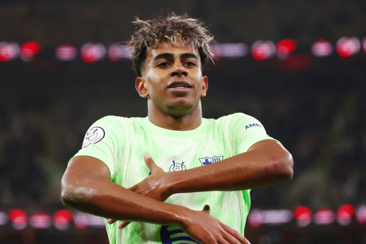 স্প্যানিশ সুপার কাপের সেমিফাইনালে জিততে অসুবিধা হল না বার্সেলোনার। অ্যাথলেটিক বিলবাওকে ২-০ গোলে হারিয়েছে তারা। তবে লিগ কাপ থেকে বিদায় নিয়েছে ইপিএলের শীর্ষে থাকা লিভারপুল। ইয়ামালের গোলে স্প্যানিশ সুপার কাপের ফাইনালে বার্সেলোনা।