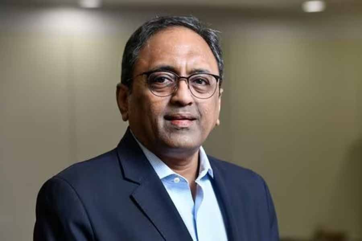 রবিবার কাজ করেন নিজেই। কর্মীরাও যদি সপ্তাহান্তে পরিবারের সঙ্গে সময় না কাটিয়ে অফিসে যেতেন তা হলে সবচেয়ে বেশি খুশি হতেন এলঅ্যান্ডটি সংস্থার চেয়ারম্যান এসএন সুব্রহ্মণ্যম। কর্মীদের উদ্দেশে এমনটাই বলেছেন সংস্থার অধিকর্তা। যদিও তাঁর এই বক্তব্য ঘিরে শুরু হয়েছে সমালোচনা।