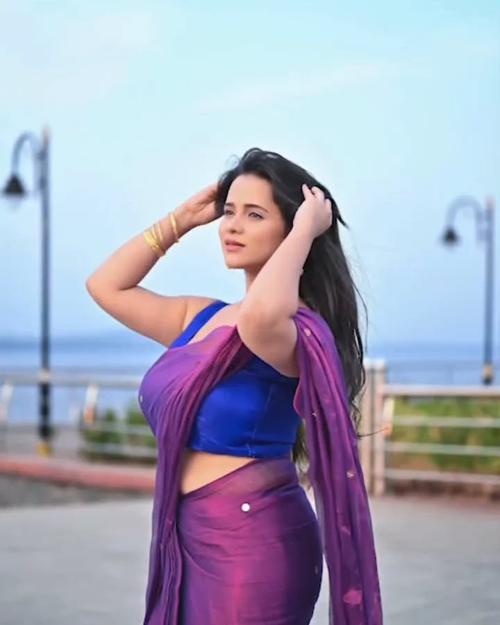 जुल्फे आपकी.. मदहोश कर जाएँगी हमे..