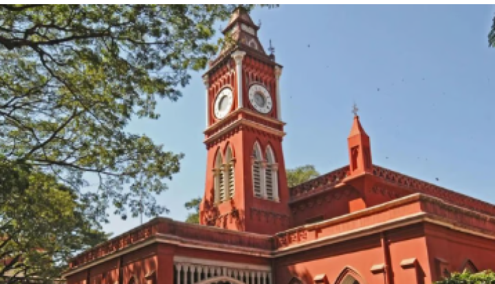 ಗೊಂದಲಮಯ ಘಟನೆಯೊಂದರಲ್ಲಿ, ಬೆಂಗಳೂರು ನಗರ ವಿಶ್ವವಿದ್ಯಾಲಯ(BCU) ಜನವರಿ 16 ರಂದು ಬೆಳಗ್ಗೆ 9.30 ರಿಂದ ಮಧ್ಯಾಹ್ನ 2 ಗಂಟೆಯವರೆಗೆ ನಿಗದಿಯಾಗಿದ್ದ ಬಿಕಾಂ ಮೊದಲ ಸೆಮಿಸ್ಟರ್ ಪರೀಕ್ಷೆಯನ್ನು ಕೊನೆ ಕ್ಷಣದಲ್ಲಿ ಮುಂದೂಡಿದೆ. ಆದರೆ ಹೊಸ ದಿನಾಂಕ ಪ್ರಕಟಿಸಿಲ್ಲ.