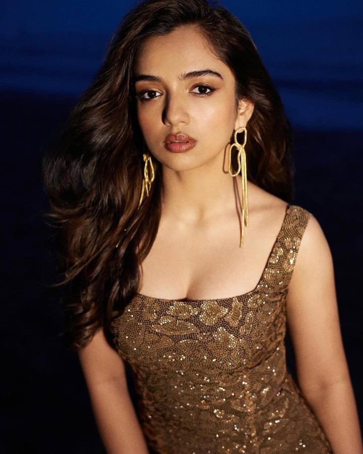 Looking absolutely गॉर्जियस प्यारी.