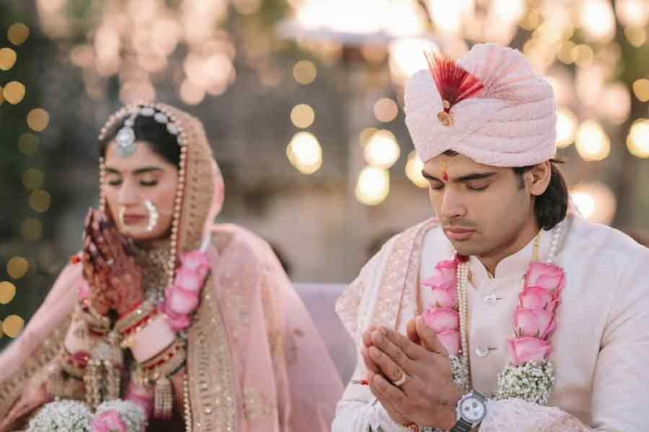 অলিম্পিক্সে সোনাজয়ী নীরজ চোপড়া বিয়ে করলেন। রবিবার নিজেই প্রকাশ করলেন সেই ছবি। পাত্রী হিমানির সঙ্গে বিয়ের মুহূর্তের ছবি পোস্ট করেছেন নীরজ।