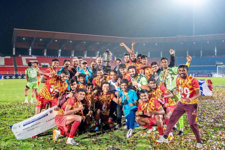 উদ্বোধনী খো খো বিশ্বকাপে জয়জয়কার ভারতের। পুরুষ ও মহিলা দুই বিভাগেই চ্যাম্পিয়ন হয়েছে ভারতীয় দল।