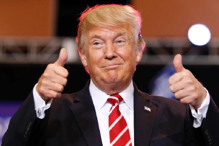 ভাবী প্রেসিডেন্ট ডোনাল্ড ট্রাম্পের আশ্বাসের পরে টিকটক জানিয়েছে, তারা ফের আমেরিকায় পরিষেবা চালু করছে। ট্রাম্প জানান, সোমবার শপথগ্রহণের পরে একটি সরকারি নির্দেশিকার মাধ্যমে ওই অ্যাপ ৯০ দিন চালু রাখার সুযোগ দেবেন তিনি।