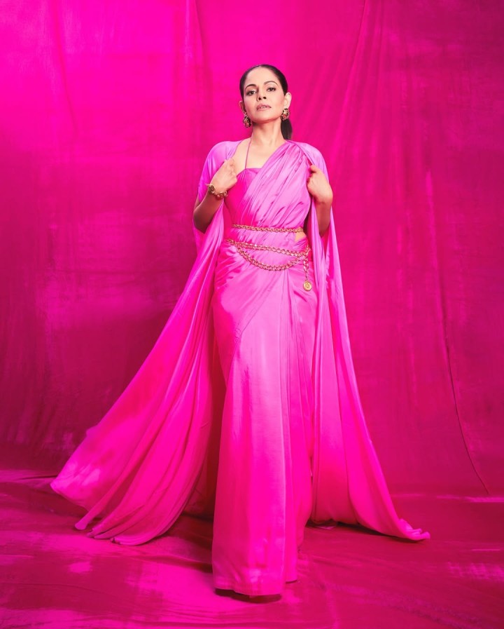 Looking Gorgeous जान.