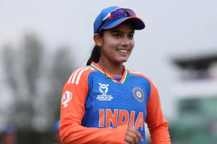 অনূর্ধ্ব-১৯ মহিলাদের টি-টোয়েন্টি বিশ্বকাপে হ্যাটট্রিক-সহ পাঁচ উইকেট নিয়েছেন বৈষ্ণবী শর্মা। অভিষেকেই নজির গড়া বৈষ্ণবী চম্বলের প্রথম মহিলা ক্রিকেটার।