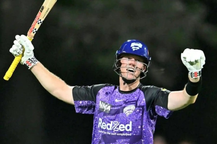 বিগ ব্যাশ লিগ চ্যাম্পিয়ন হল হোবার্ট হ্যারিকেনস। ডেভিড ওয়ার্নারের সিডনি ঠান্ডার্স করে ৭ উইকেটে ১৮২ রান। জবাবে মিচেল ওয়েনের শতরানে ভর করে ১৪.১ ওভারে ৩ উইকেটে ১৮৫ হোবার্টের।