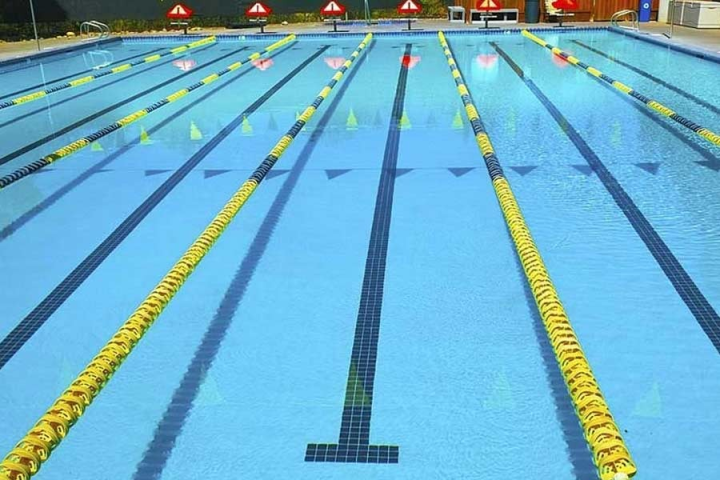 জাতীয় গেমসে আবার বাংলাকে নিয়ে বিতর্ক। এ বার সাঁতারে। যে ইভেন্টে বাংলাকে দু’টি সোনা এনে দিয়েছেন সৌবৃতি মণ্ডল, সেই ইভেন্টের মহিলা রিলে রেসে নামতেই পারল না বাংলা। প্রতিযোগীদের মধ্যে ঝামেলায় বাংলাকে বাতিলই করে দিলেন আয়োজকেরা।