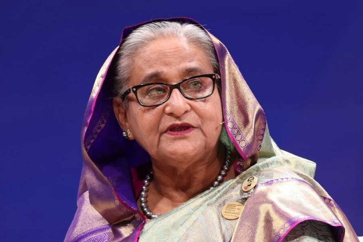 বাংলাদেশে কি মেয়েরা আর খেলতেও পারবে না? ৫২ মিনিটের অডিয়োবার্তায় বুধবার সেই প্রশ্ন তুলে দিলেন শেখ হাসিনা। বাংলাদেশের প্রাক্তন প্রধানমন্ত্রীর প্রশ্ন, কেন সে দেশে মেয়েদের খেলার অধিকার কেড়ে নেওয়া হচ্ছে? বাংলাদেশবাসীর উদ্দেশে অডিয়োবার্তায় সেই প্রশ্ন তুলে দিলেন সে দেশের প্রাক্তন প্রধানমন্ত্রী শেখ হাসিনা।