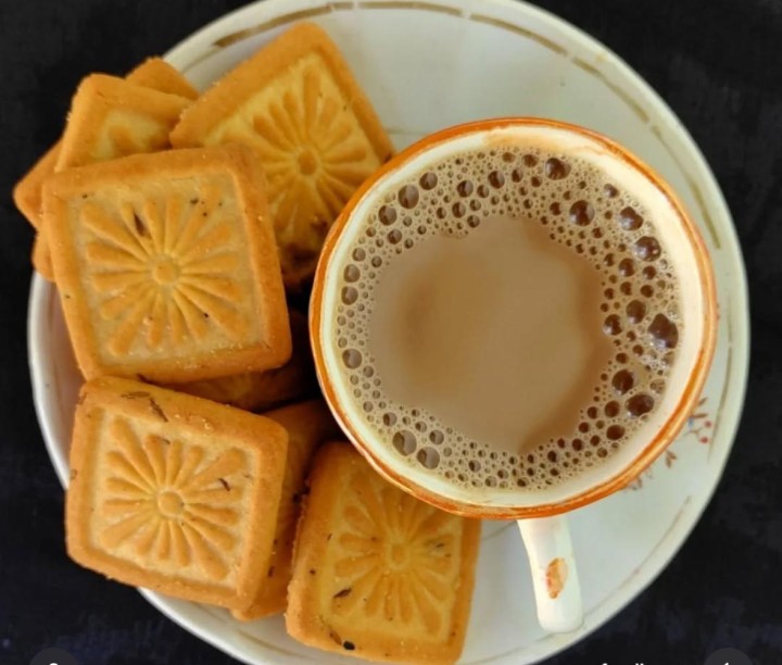 ଚା ସହିତ ବିସ୍କୁଟ ର ମଜ଼ା