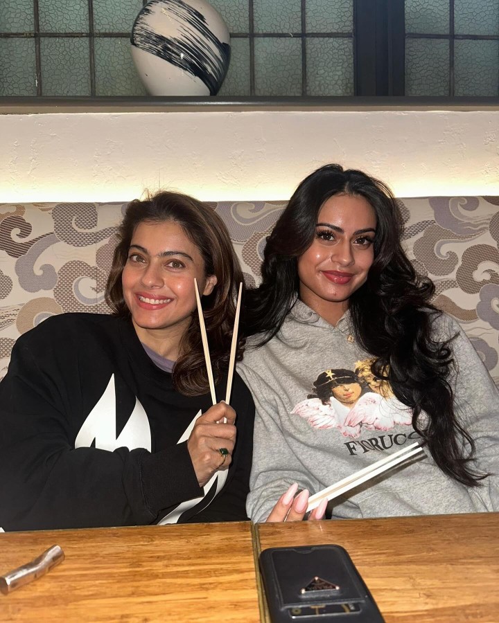 Mother daughter duo.
