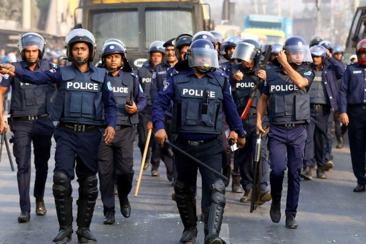 বাংলাদেশে ‘ডেভিল হান্ট’ অভিযান চলাকালীন মানবাধিকার লঙ্ঘন কোনও ভাবেই মেনে নেওয়া হবে না। এ কথা জানিয়েছেন বাংলাদেশের অন্তর্বর্তী সরকারের প্রধান উপদেষ্টা মুহাম্মদ ইউনূস।