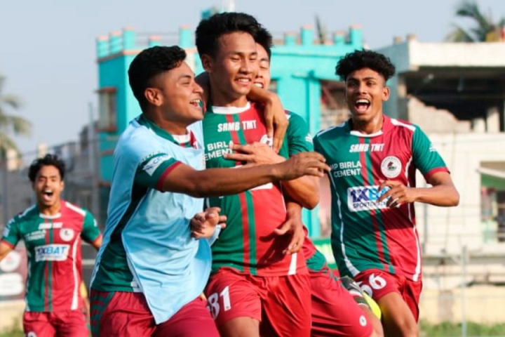 আবার একটা কলকাতা ডার্বি। আবার মোহনবাগানের জয়।সোমবার নৈহাটি স্টেডিয়ামে রিলায়েন্স ফাউন্ডেশন ডেভেলপমেন্ট লিগের খেলায় ১-০ জিতেছে মোহনবাগান।