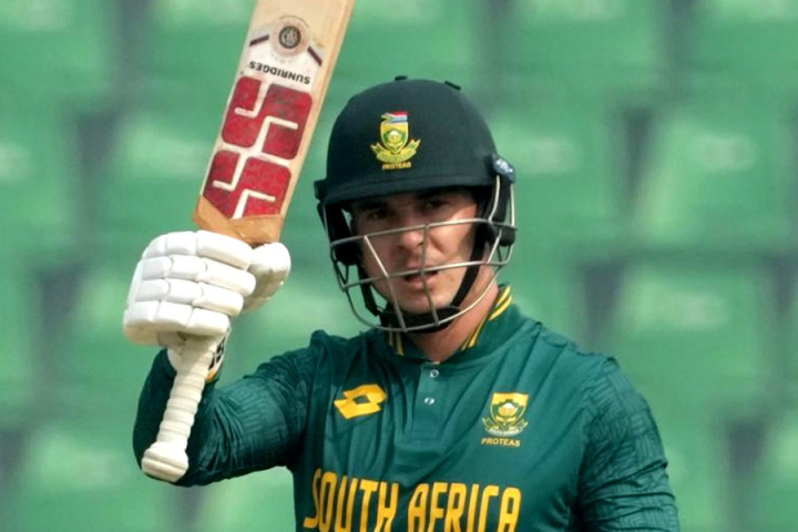 এক দিনের আন্তর্জাতিকে অভিষেকেই নজির গড়লেন দক্ষিণ আফ্রিকার ম্যাথিউ ব্রিটজ়কে। ত্রিদেশীয় সিরিজ়ে নিউ জ়িল্যান্ডের বিরুদ্ধে ওপেন করতে নেমে ১৫০ রানের ইনিংস খেললেন ২৬ বছরের ব্যাটার।