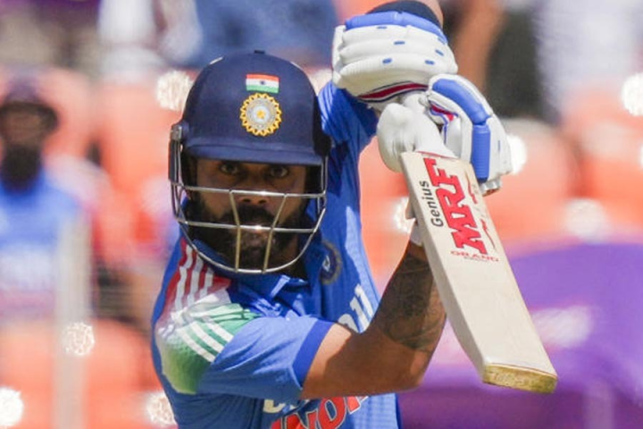 ২৫ ওভারে ভারত তুলল ১৬১ রান। শুভমন গিল ৮৫ রান করেছেন। রোহিত এবং কোহলি আউট হলেও ভারতকে টানছেন শুভমন এবং শ্রেয়স আয়ার।