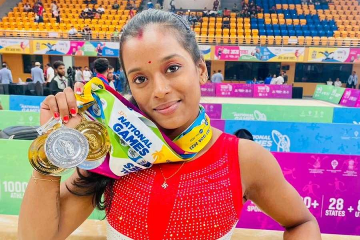 জাতীয় গেমসে নজর কাড়ছেন বাংলার প্রণতি দাস। জিমন্যাস্টিক্সে সোনা জিতেছেন তিনি। জিমন্যাস্টিক্সে এসেছে আরও তিনটি পদক। একটি করে পদক এসেছে টেবল টেনিস ও জুডোতে।