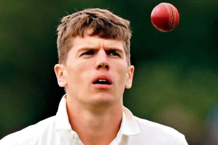 করাচিতে অনুশীলন করার সময় বুধবার চোট পেয়েছিলেন বেন সিয়ার্স। স্ক্যান করার পর জানা যায় যে, আগামী দু’সপ্তাহের জন্য খেলতে পারবেন না সিয়ার্স।নিউ জ়িল্যান্ডের পেসারের পেশিতে চোট।