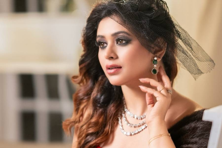 ভ্যালেন্টাইন’স ডে-র ভোরে সিঁড়ি থেকে পড়ে গিয়ে শয্যাশায়ী ঋতাভরী চক্রবর্তী।