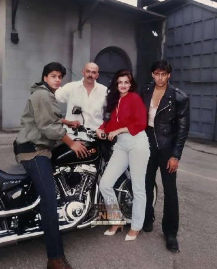 Shah Rukh Khan, Rakesh Roshan, Mamta Kulkarni, and Salman Khan shared the screen in the iconic film Karan Arjun (1995)