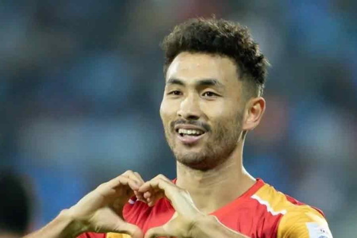ইস্টবেঙ্গল জিতল ৩-১ গোলে। যুবভারতীতে লাল-হলুদ জার্সিতে গোল করলেন নাওরেম মহেশ, সল ক্রেসপো এবং ডেভিড। মহমেডানের হয়ে একটি মাত্র গোল করেন ফ্র্যাঙ্কা।