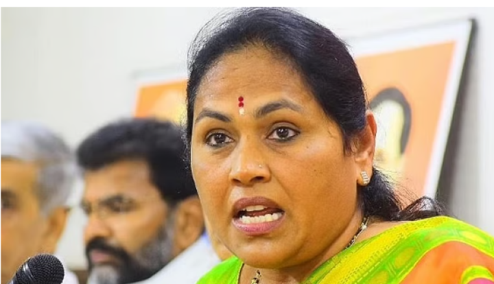 ಕಾಂಗ್ರೆಸ್ ಅಧಿಕಾರಕ್ಕೆ ಬಂದಿರುವುದೇ ಗ್ಯಾರಂಟಿಗಳಿಂದ, ಆದರೆ, ಗೃಹಲಕ್ಷ್ಮಿ ಯೋಜನೆ ಮಹಿಳೆಯರಿಗೆ ತಲುಪುತ್ತಿಲ್ಲ,  ನೆಟ್ಟಗೆ ಆಡಳಿತ ಮಾಡಿ-ಇಲ್ಲವೇ ರಾಜೀನಾಮೆ ಕೊಡಿ: ಶೋಭಾ ಕರಂದ್ಲಾಜೆ