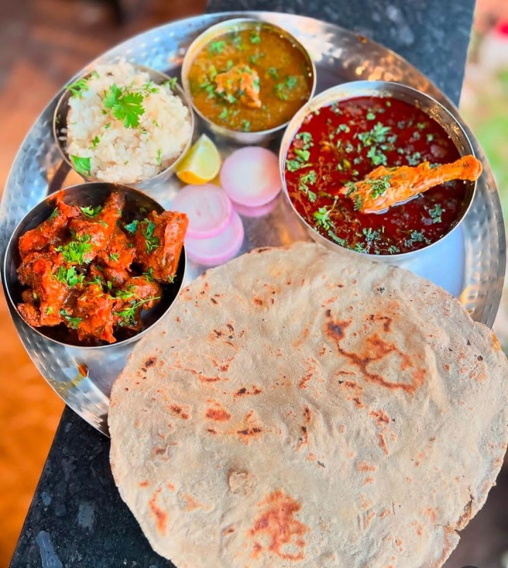 अस्सल मेजवानी