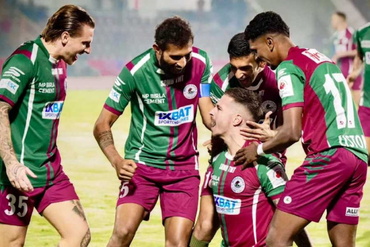 আইএসএলের লিগ-শিল্ড জিতেছে মোহনবাগান। দু’ম্যাচ বাকি থাকতেই ভারতসেরা হয়েছে তারা।