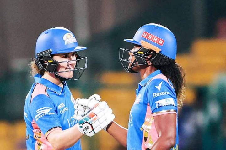 ডব্লিউপিএলে ইউপি ওয়ারিয়র্সের বিরুদ্ধে দুরন্ত ছন্দে ছিলেন মুম্বই ইন্ডিয়ানসের ন্যাট-সিভার ব্রান্ট। ব্যাটে-বলে তাঁর দাপট লিগ তালিকার শীর্ষে নিয়ে গেল মুম্বইকে।