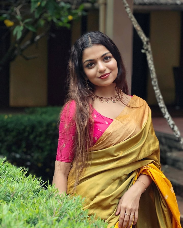 Falling leaves and cozy dreams