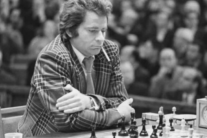 প্রয়াত রাশিয়ার দাবা চ্যাম্পিয়ান বরিস স্পাস্কি। বয়স হয়েছিল ৮৮ বছর। ১৯৭২ সালে আমেরিকার ববি ফিশারের বিরুদ্ধে খেলেছিলেন তিনি।