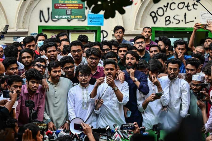 জাতীয় নাগরিক কমিটি এবং বৈষম্যবিরোধী ছাত্র আন্দোলনের যৌথ উদ্যোগে শুক্রবার বাংলাদেশে নতুন রাজনৈতিক দল ‘জাতীয় নাগরিক পার্টি’ গঠনের আনুষ্ঠানিক ঘোষণা হবে। নতুন দলের ইংরেজি নাম হচ্ছে ‘ন্যাশনাল সিটিজেনস পার্টি’ (এনসিপি)।