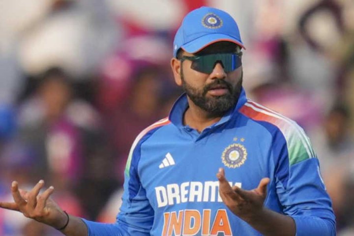 ২০২৩ সালের এক দিনের বিশ্বকাপের ফাইনাল ম্যাচ থেকে টানা টস হেরে চলেছে ভারত। শেষ ১৩টি এক দিনের ম্যাচে টস জিততে পারেননি ভারতীয় দলের অধিনায়কেরা।