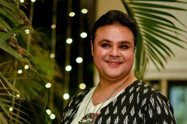 এই প্রথম কোনও নাটকের নির্দেশনা দেবেন শিল্পী সুজয়প্রসাদ চট্টোপাধ্যায়। নারীদিবস উপলক্ষে নাটকটির পরিকল্পনা করা হয়েছে।