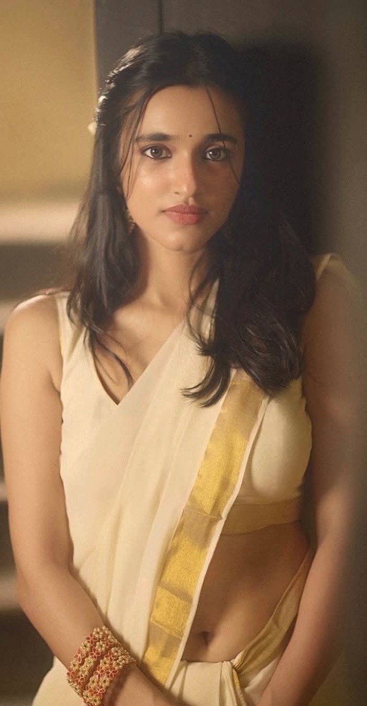 ಗ್ಲಾಮರ್ ಬೊಂಬೆ