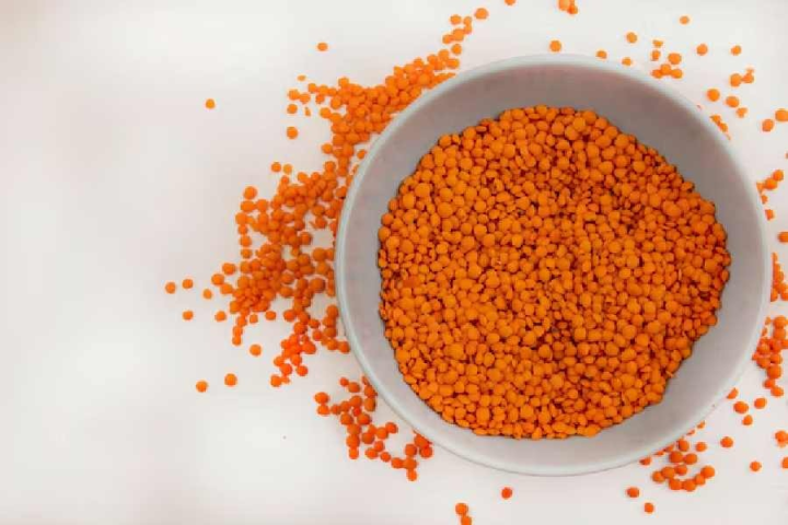 বিনা শুল্কে হলুদ মটর আমদানির সময়সীমা এই বছরের ৩১ মে পর্যন্ত মে পর্যন্ত বৃদ্ধি করেছে কেন্দ্র। অন্যদিকে মুসুর ডালের উপর শুল্ক হ্রাস হয়েছে পাঁচ শতাংশ। খুচরো বাজারে কি এবার দাম কমবে ডালের?