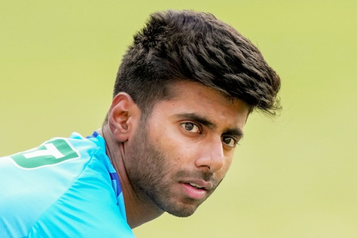 আইপিএল শুরু হতে বাকি ১১ দিন। তার আগে বড় ধাক্কা খেল সঞ্জীব গোয়েন্‌কার লখনউ সুপার জায়ান্টস। অর্ধেক আইপিএলে খেলতে পারবেন না মায়াঙ্ক যাদব। তাঁর চোট এখনও সারেনি। মায়াঙ্কের পেশিতে চোট রয়েছে।