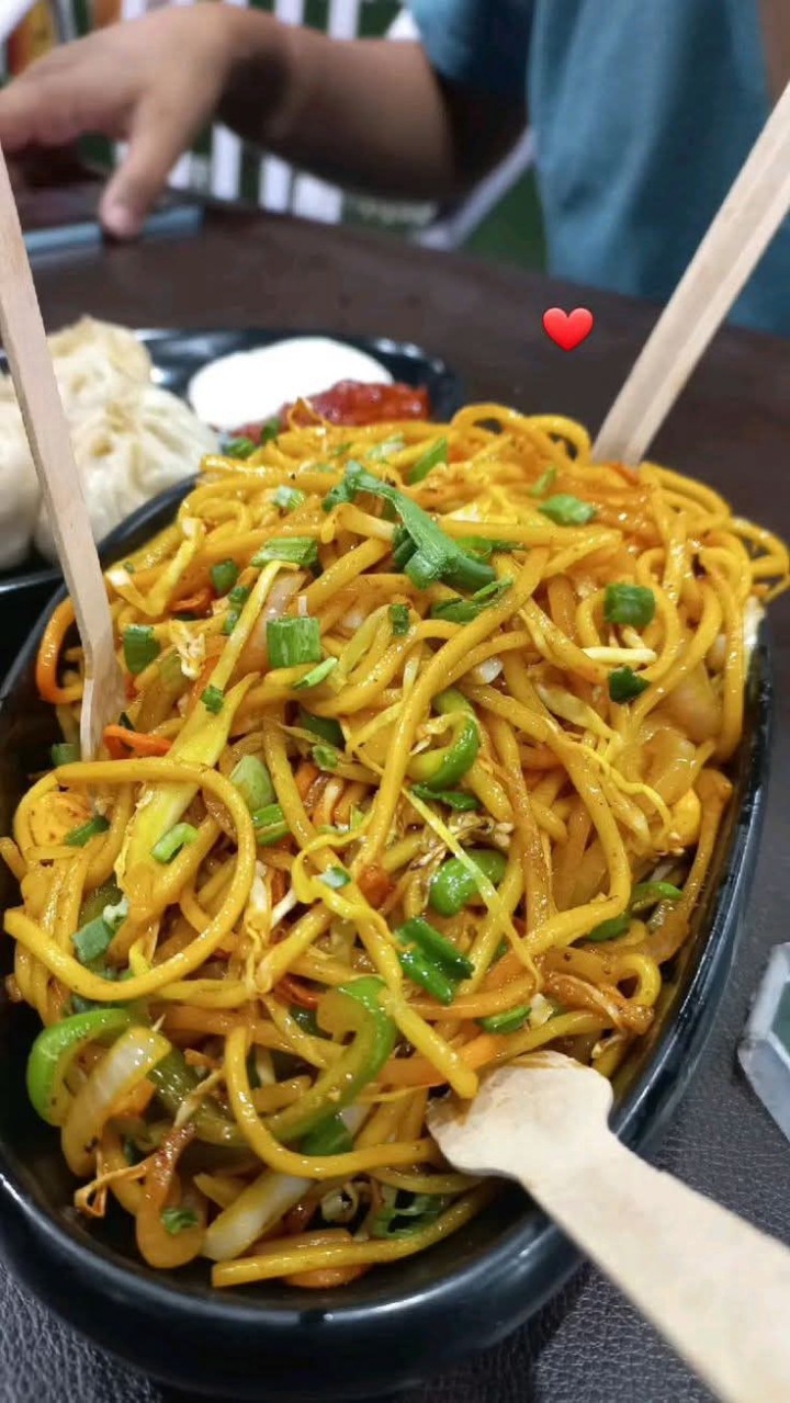 Veg hakka noodles